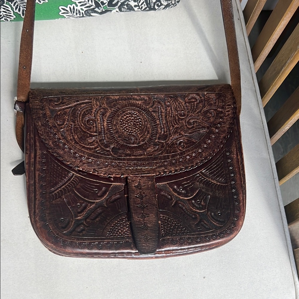 Intricate Brown Leather purse  Vintage
